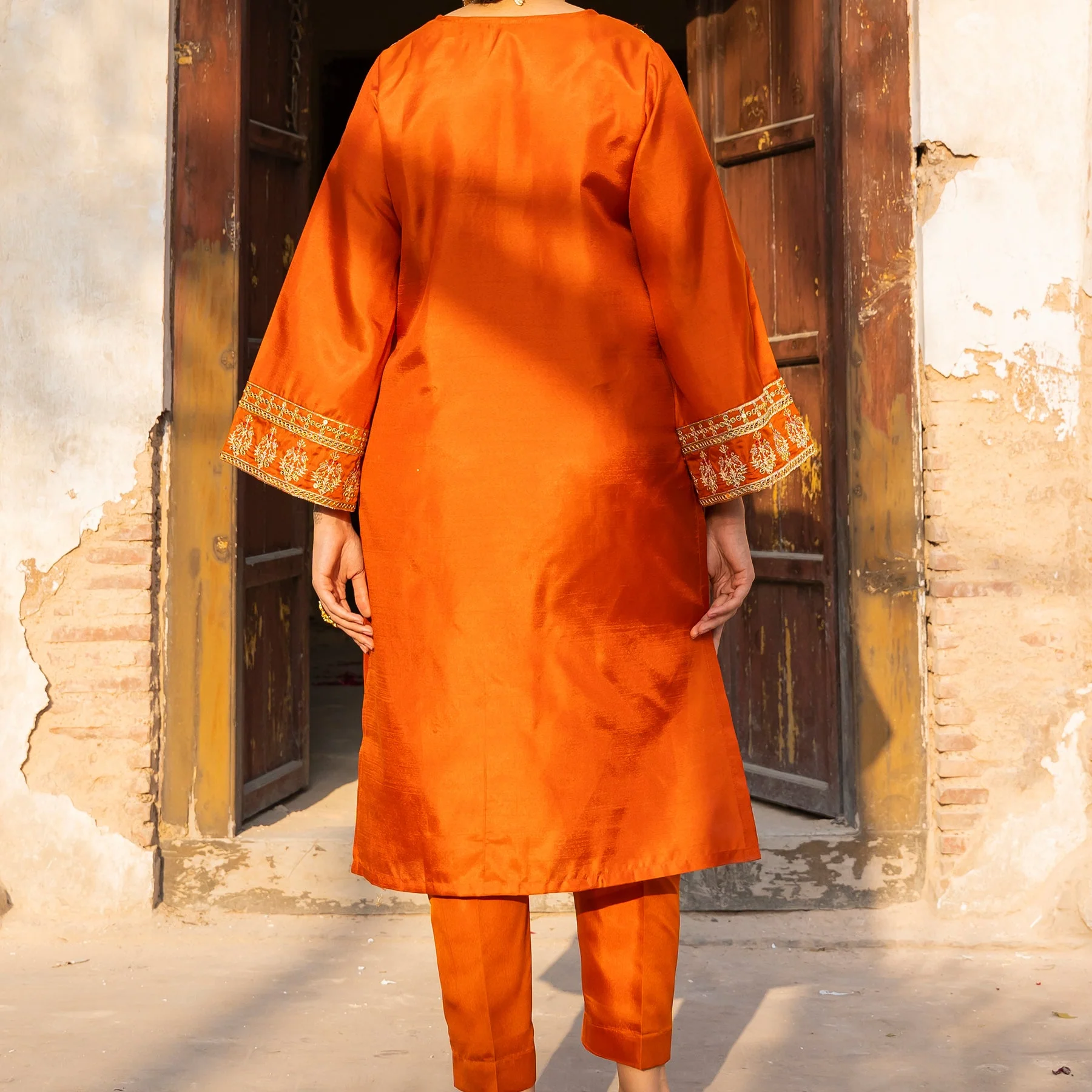 2PC- Embellished Silk Shirt & Trouser PS3396 - Image 3