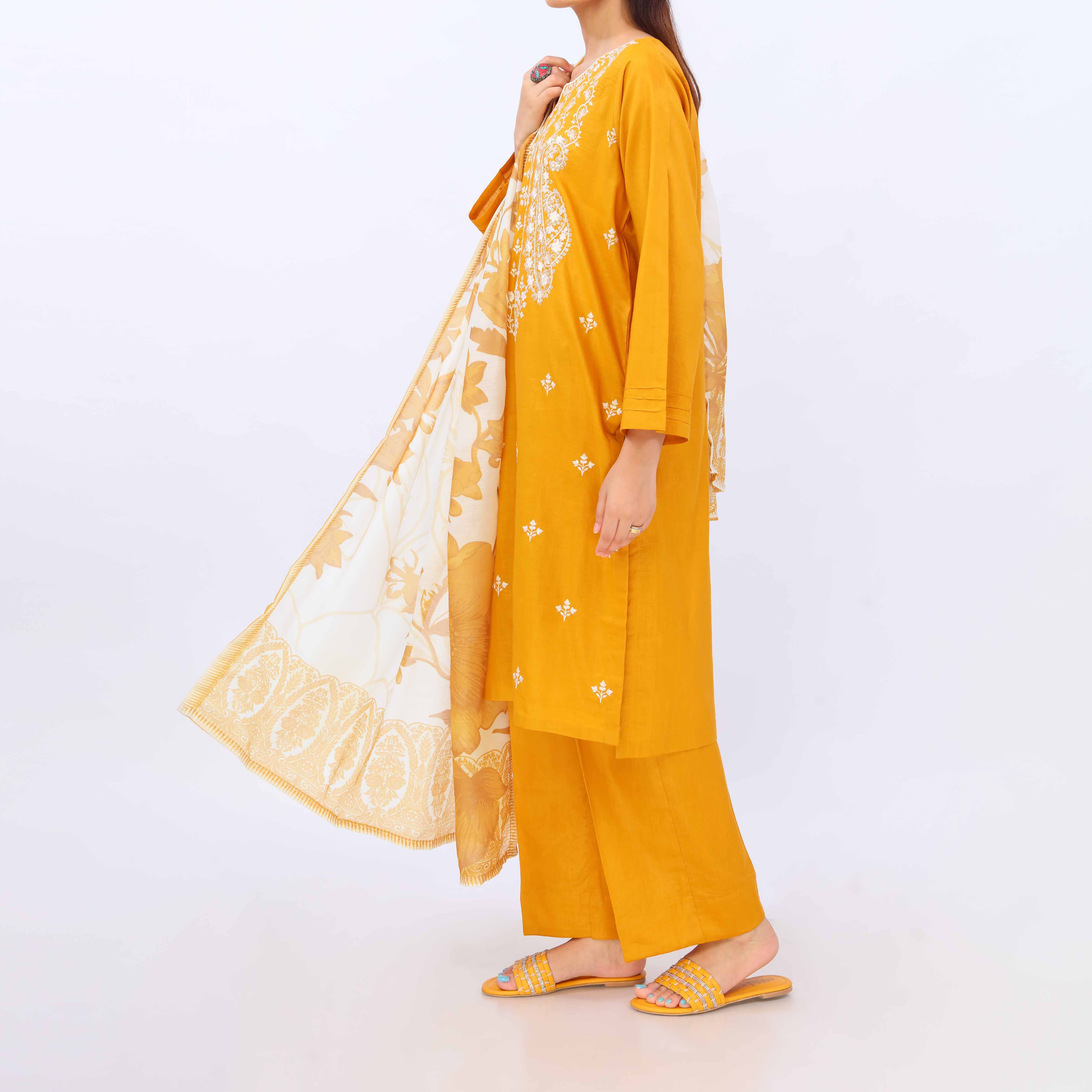 3 PC- Embroidered Cambric Suit PS5445 - Image 4