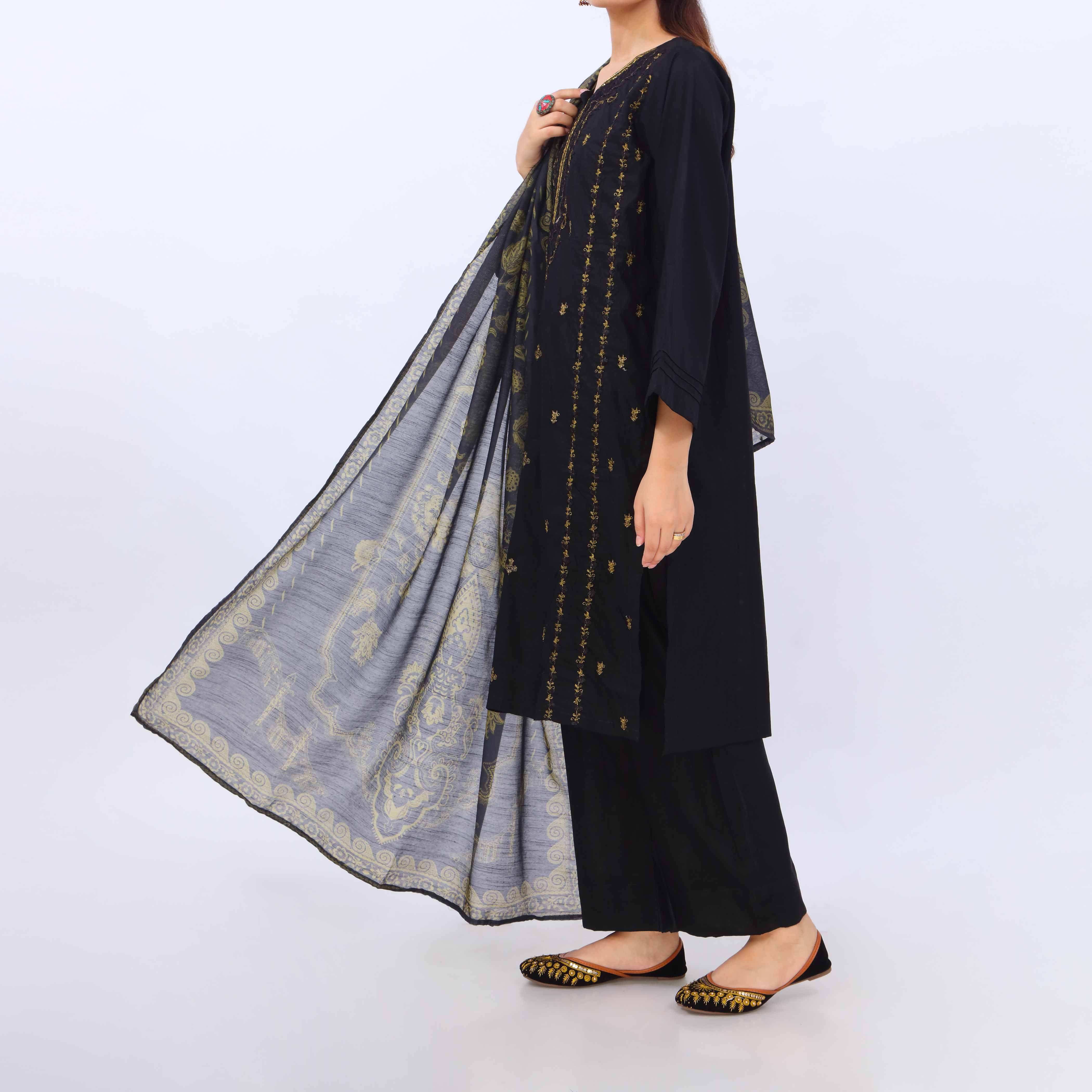 3 PC- Embroidered Cambric Suit PS5447 - Image 2
