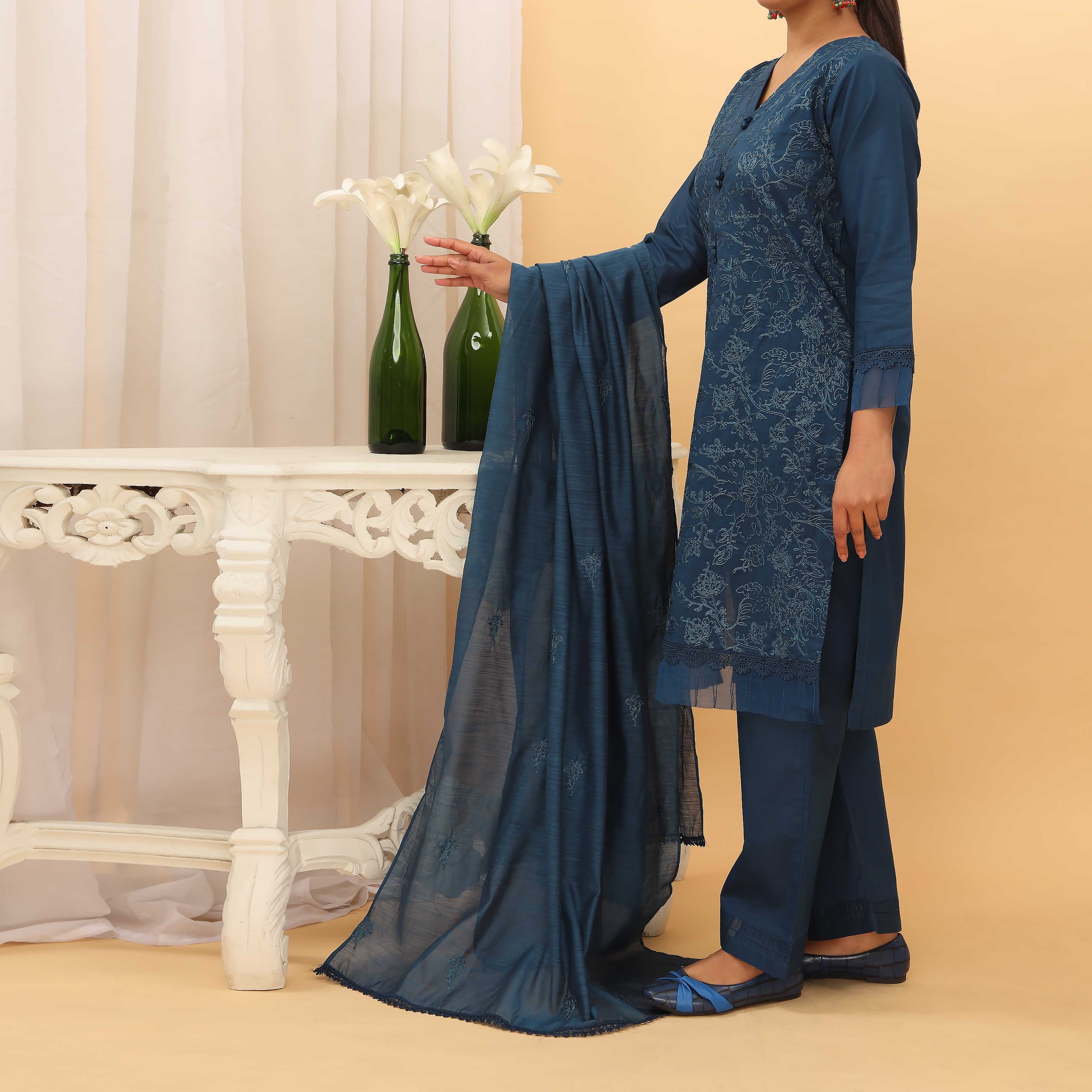 3PC- Embroidered Cambric Suit PS5149 - Image 3