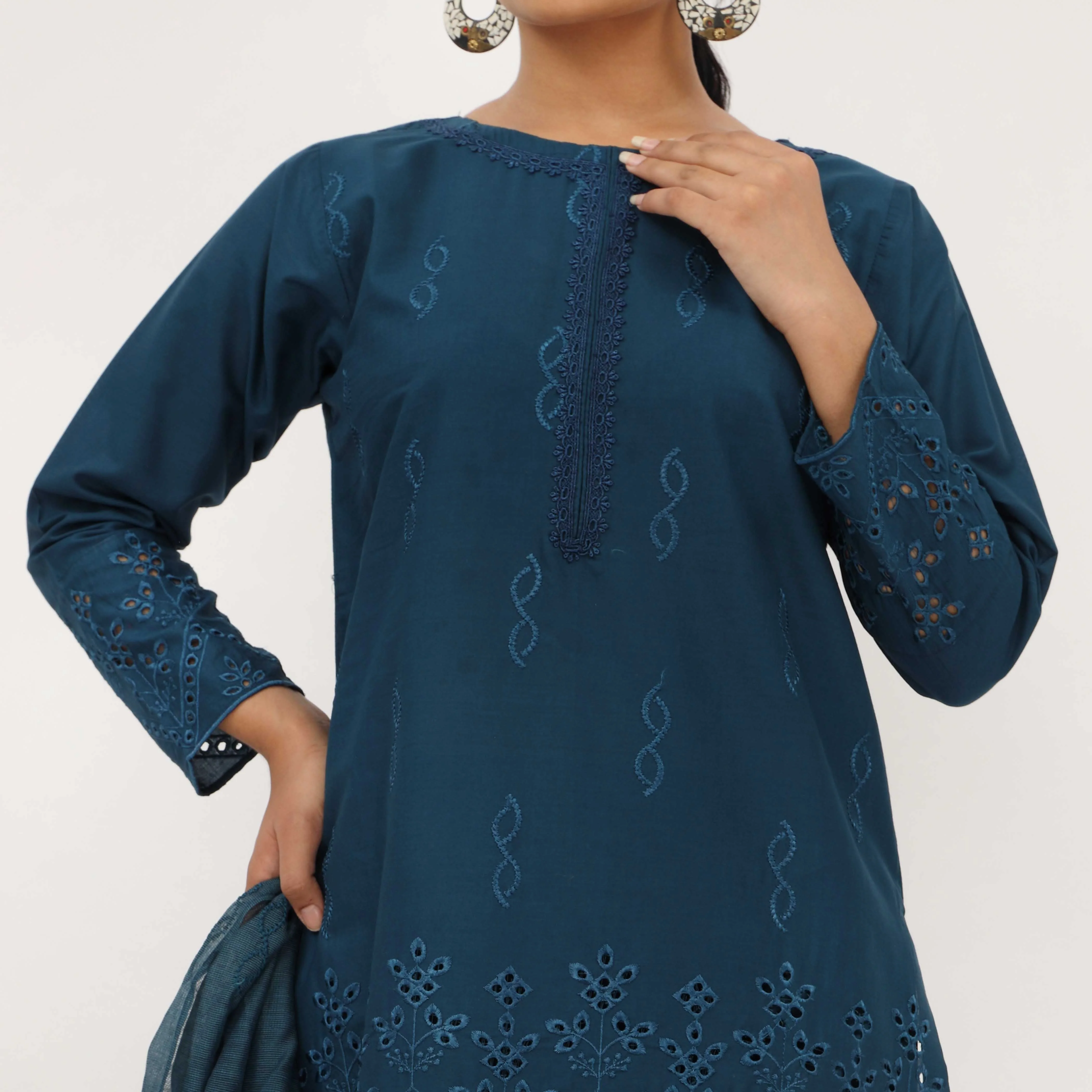 3PC- Embroidered Cambric Suit PS5205 - Image 2