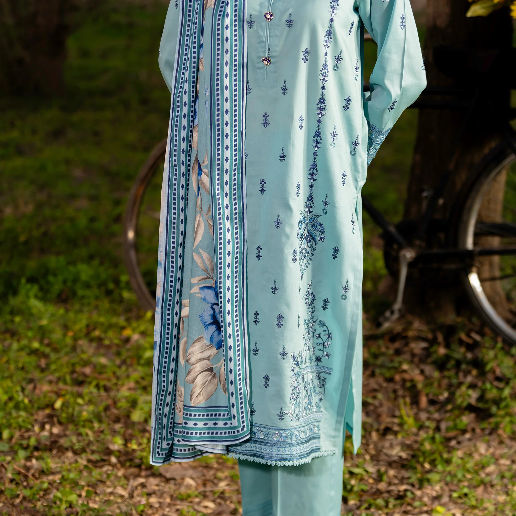 3PC- Unstitched Embroidered Lawn Suit US5348 - Image 3