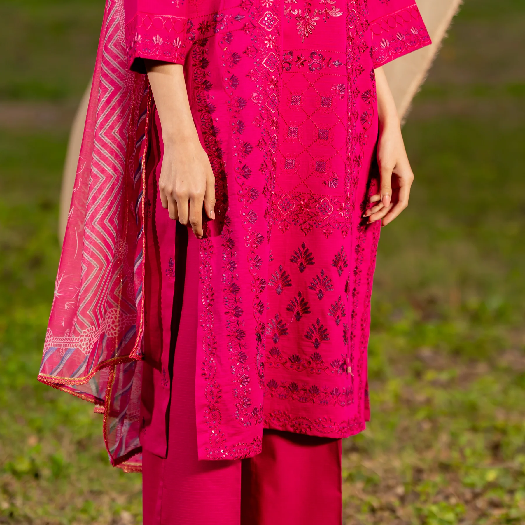 3PC- Unstitched Embroidered Lawn Suit US5388 - Image 4