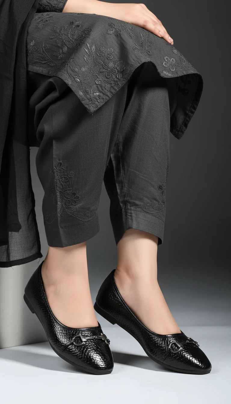 Black Casual Pumps For Women WN1386 - Image 5