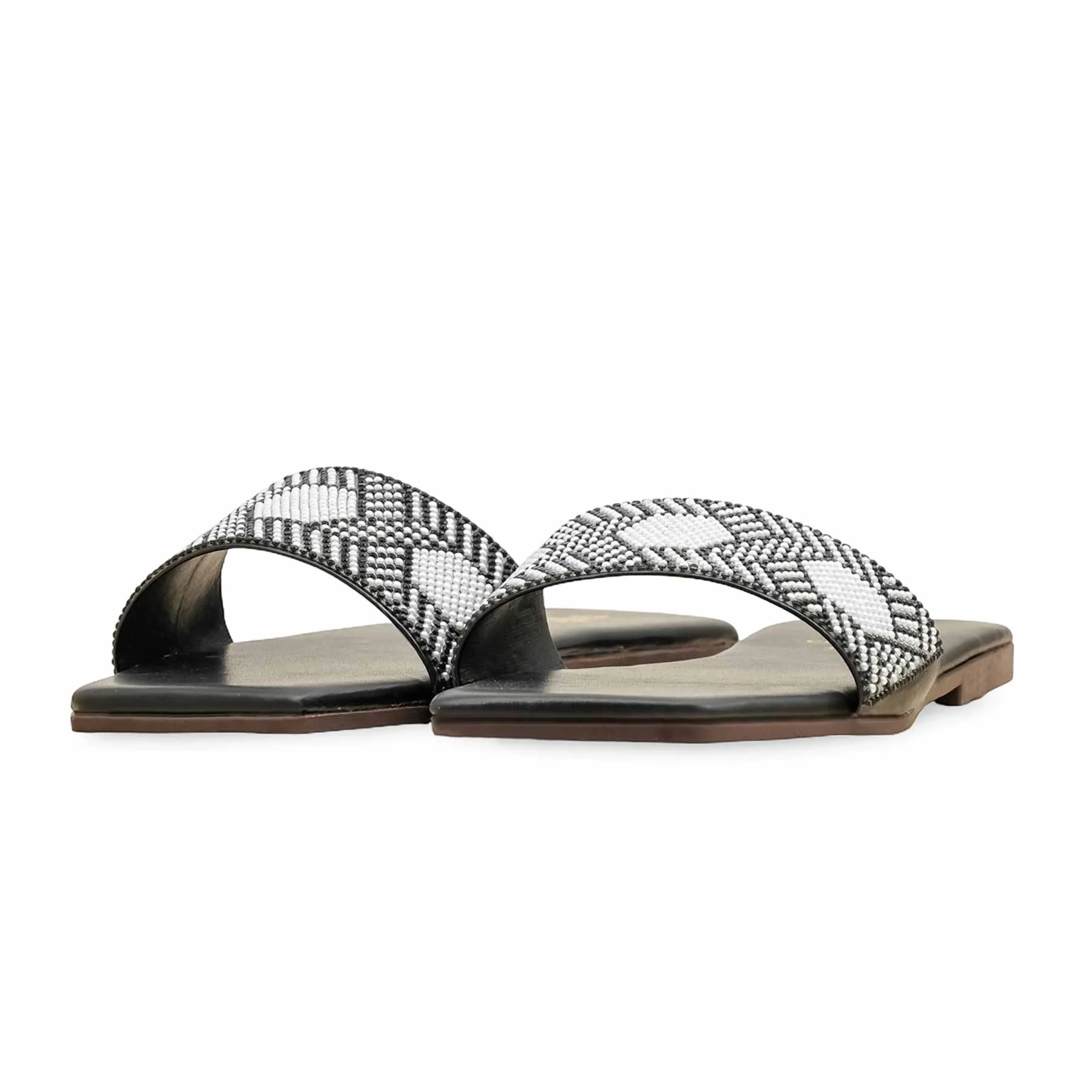 Black Casual Slipper For Ladies CL2095 - Image 3