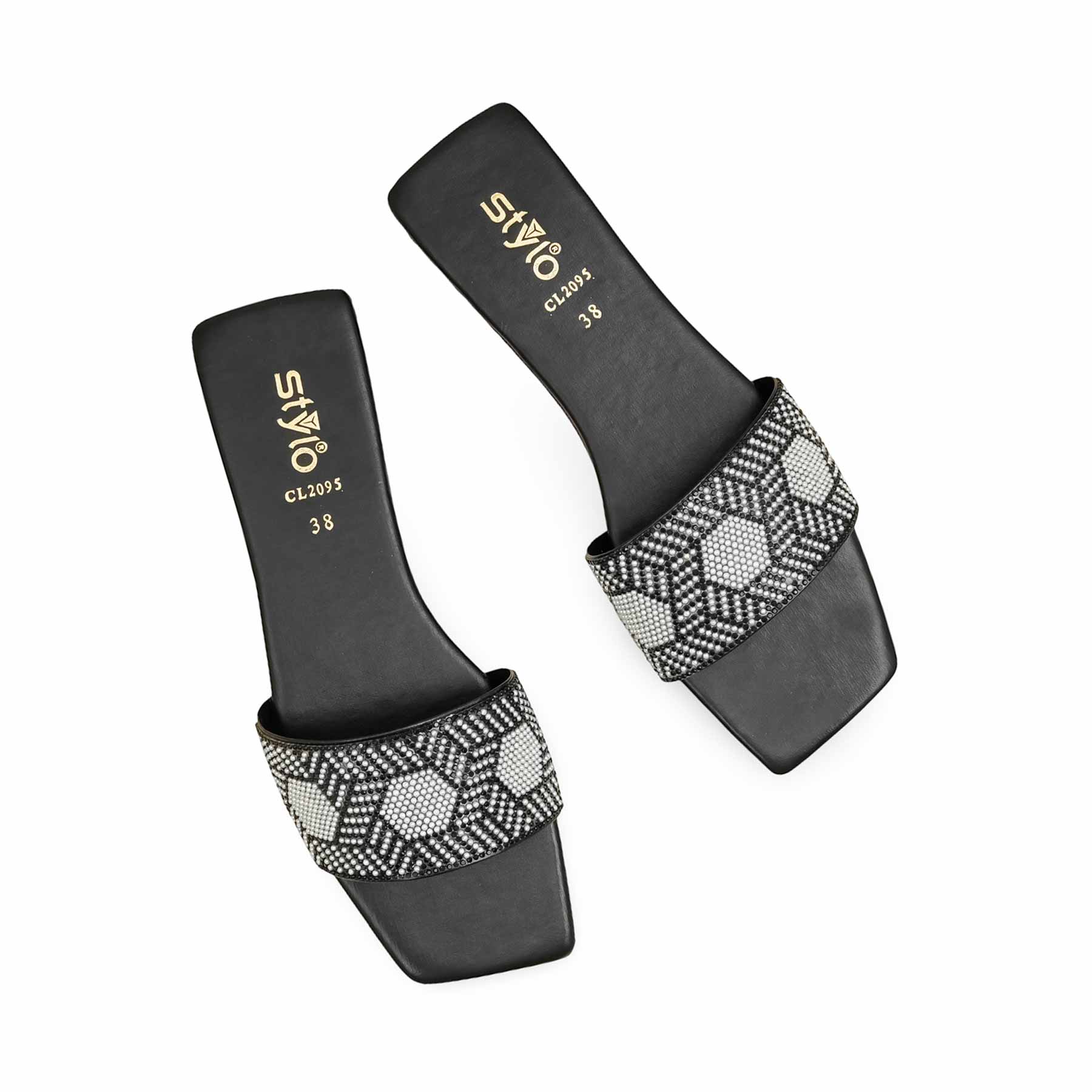 Black Casual Slipper For Ladies CL2095 - Image 5