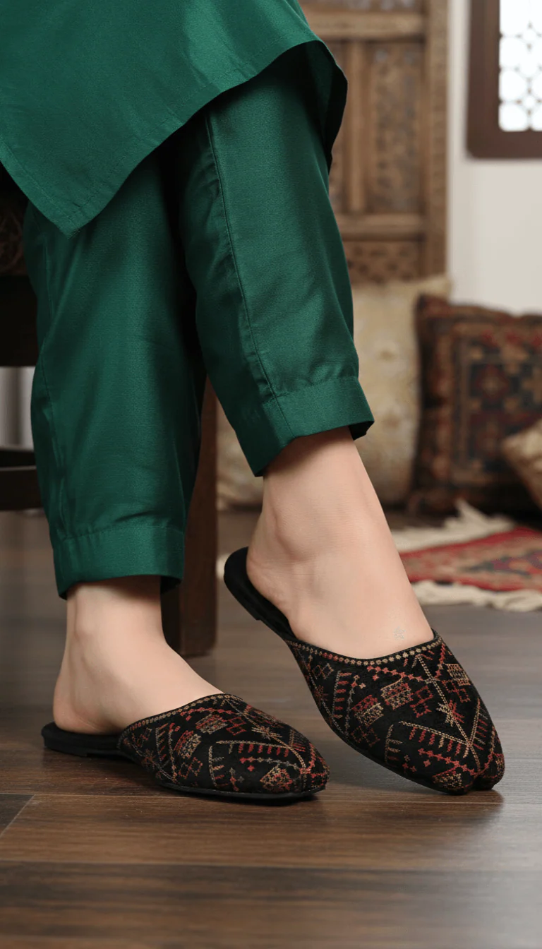 Black Ethnic Back Open Khussa For Women EC8602
