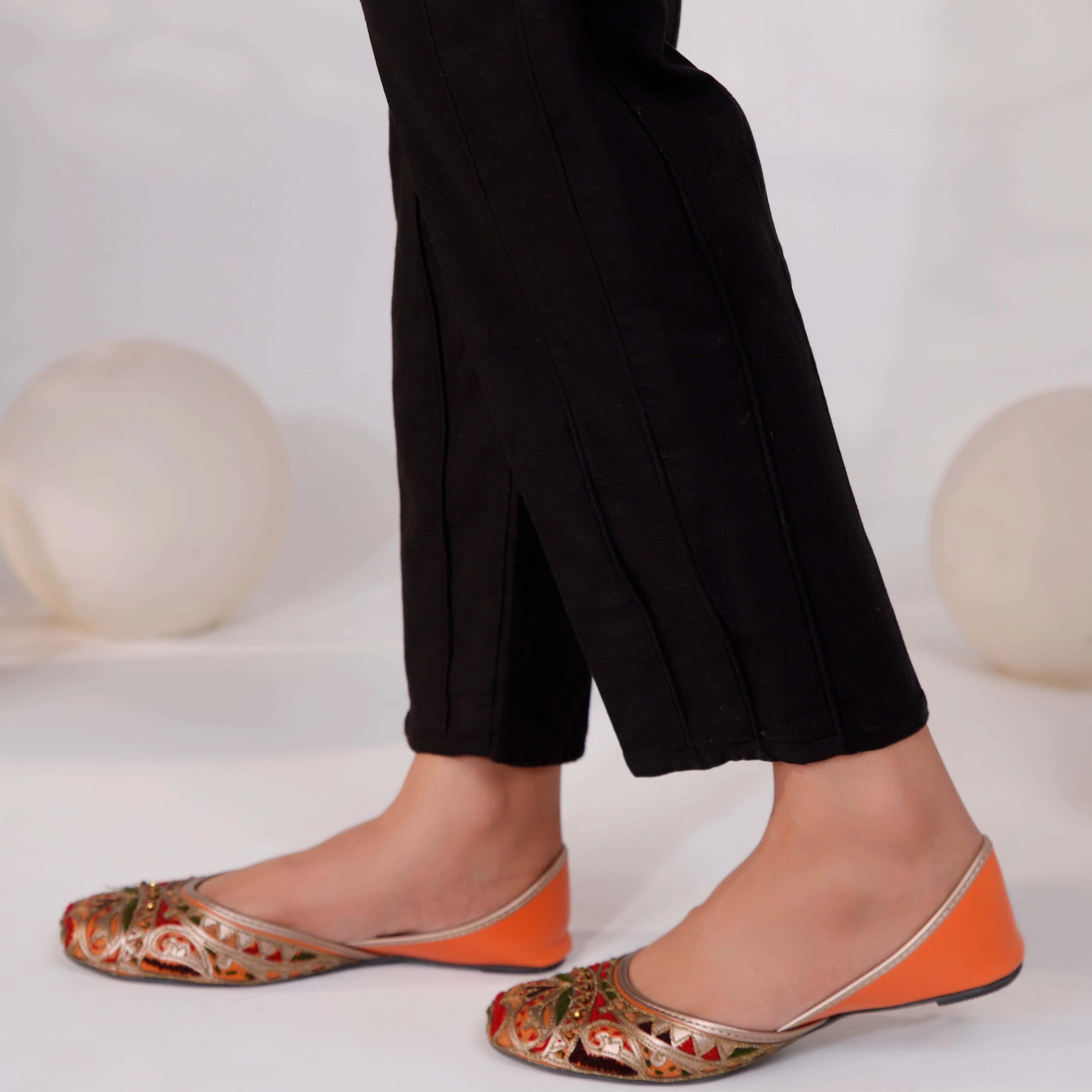 Black Plain Khaddar Trouser PW4502 - Image 2