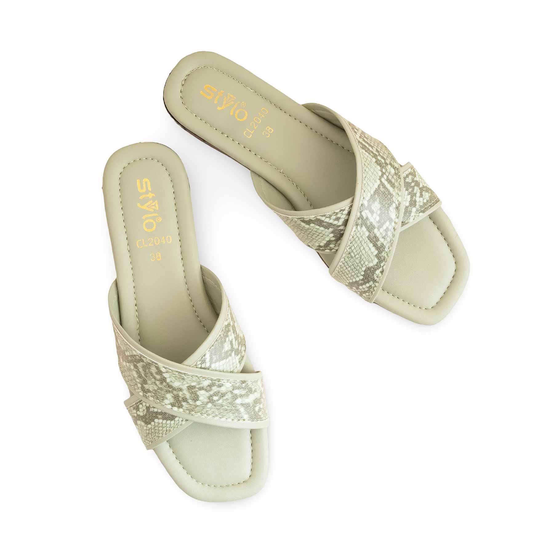 Green Casual Slipper For Ladies CL2040 - Image 5