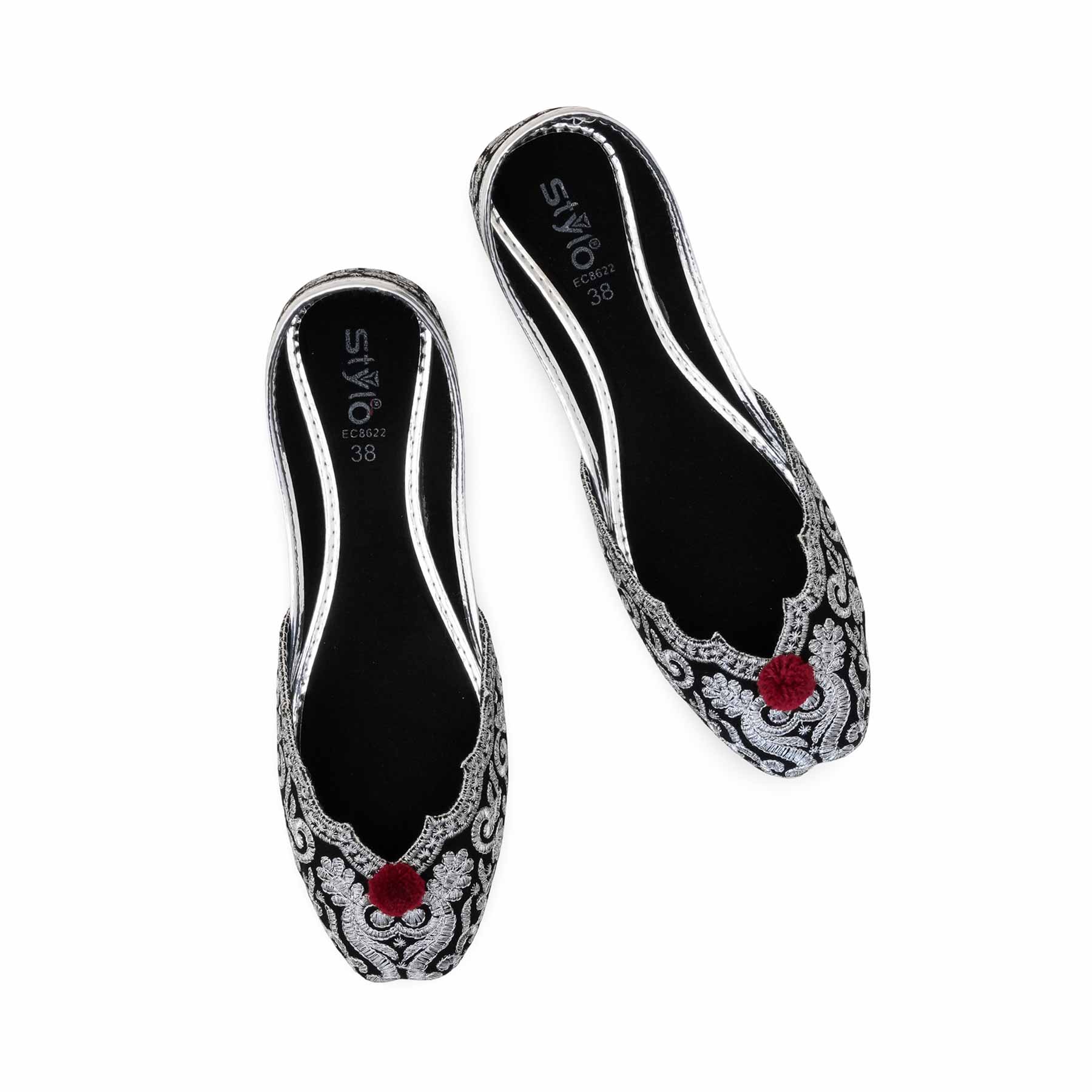 Silver Ethnic Khussa For Ladies EC8622 - Image 6