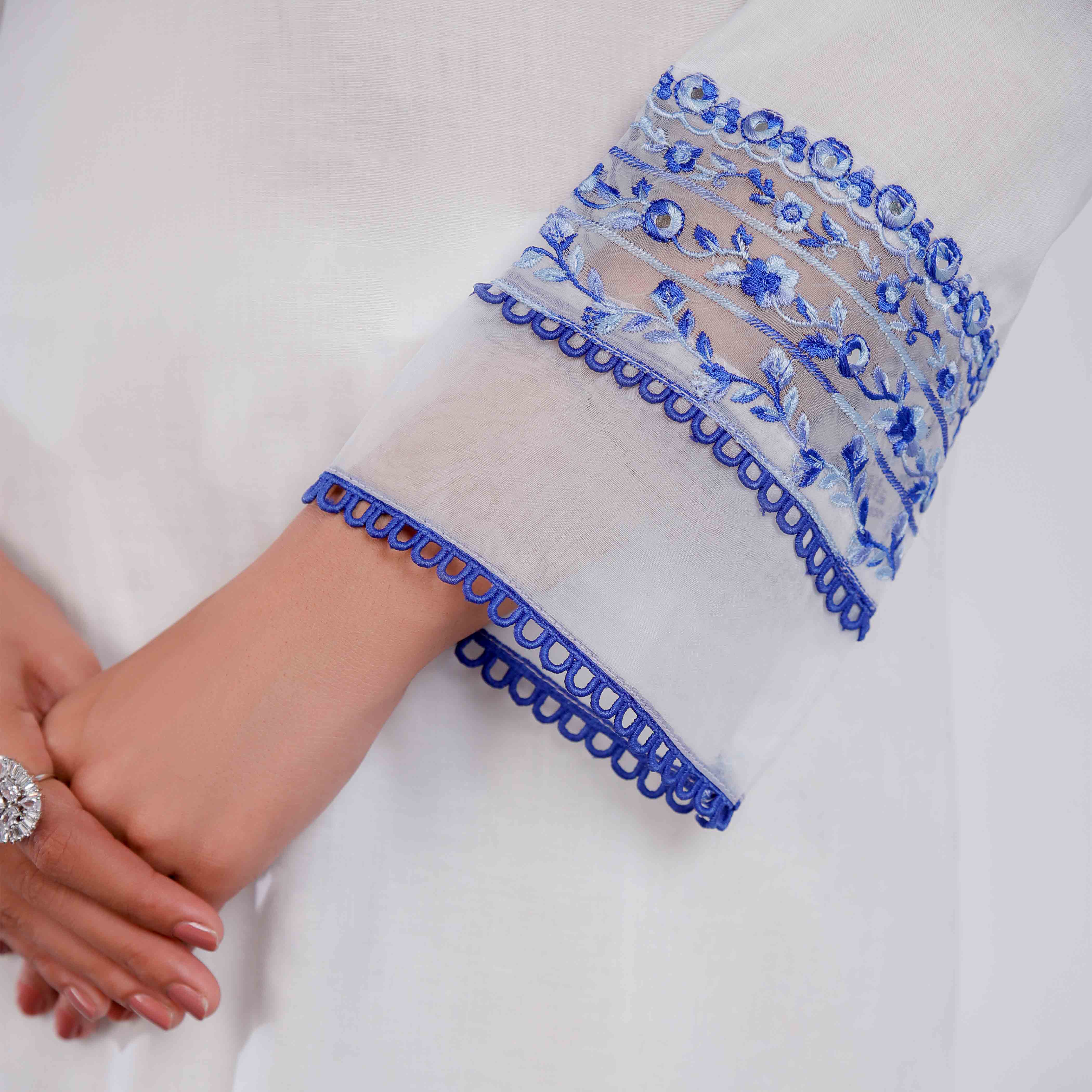 2PC- Embroidered Cambric Suit PS4322 - Image 3