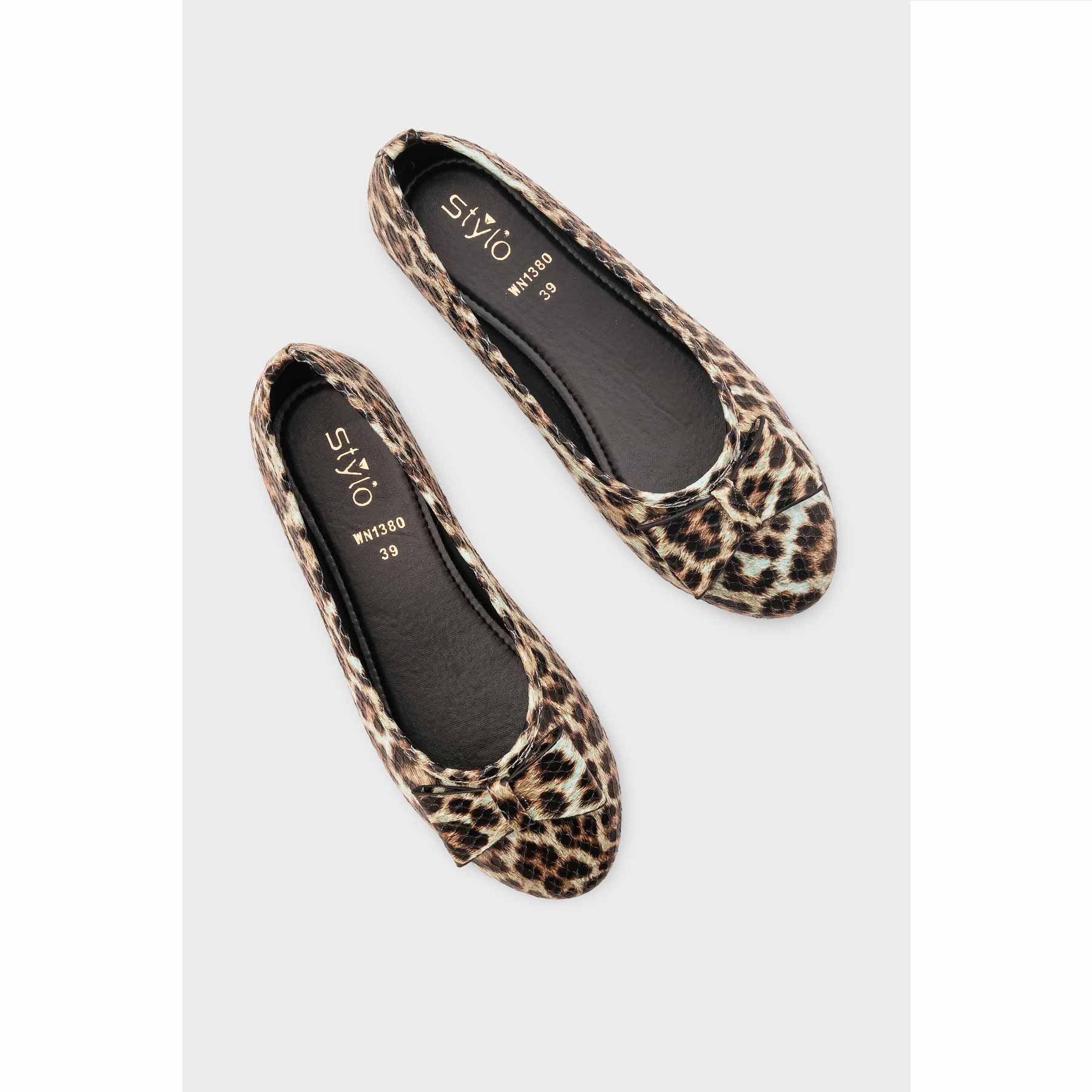 Women Formal Pumps - WN138011 - Image 5