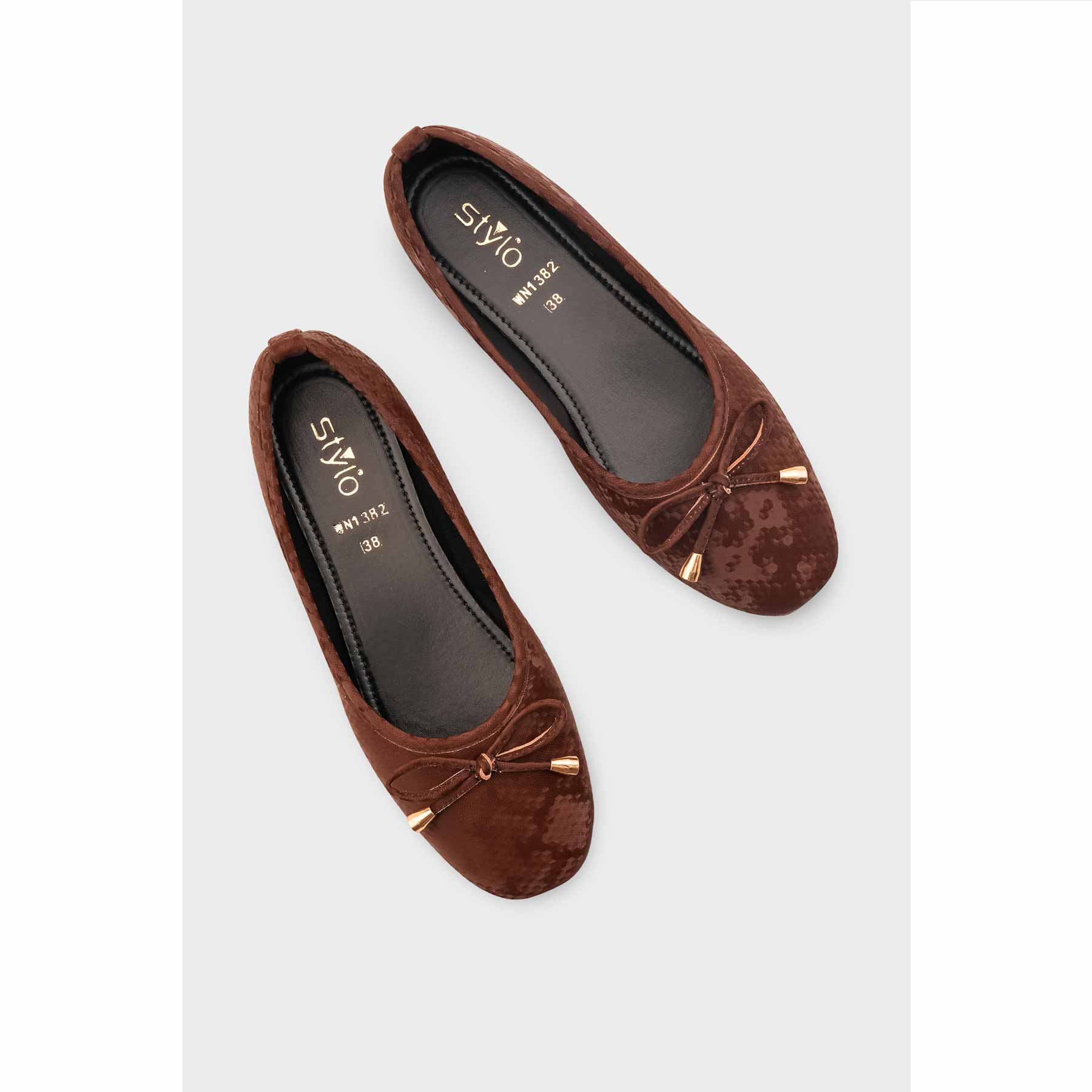 Women Formal Pumps - WN138202 - Image 5